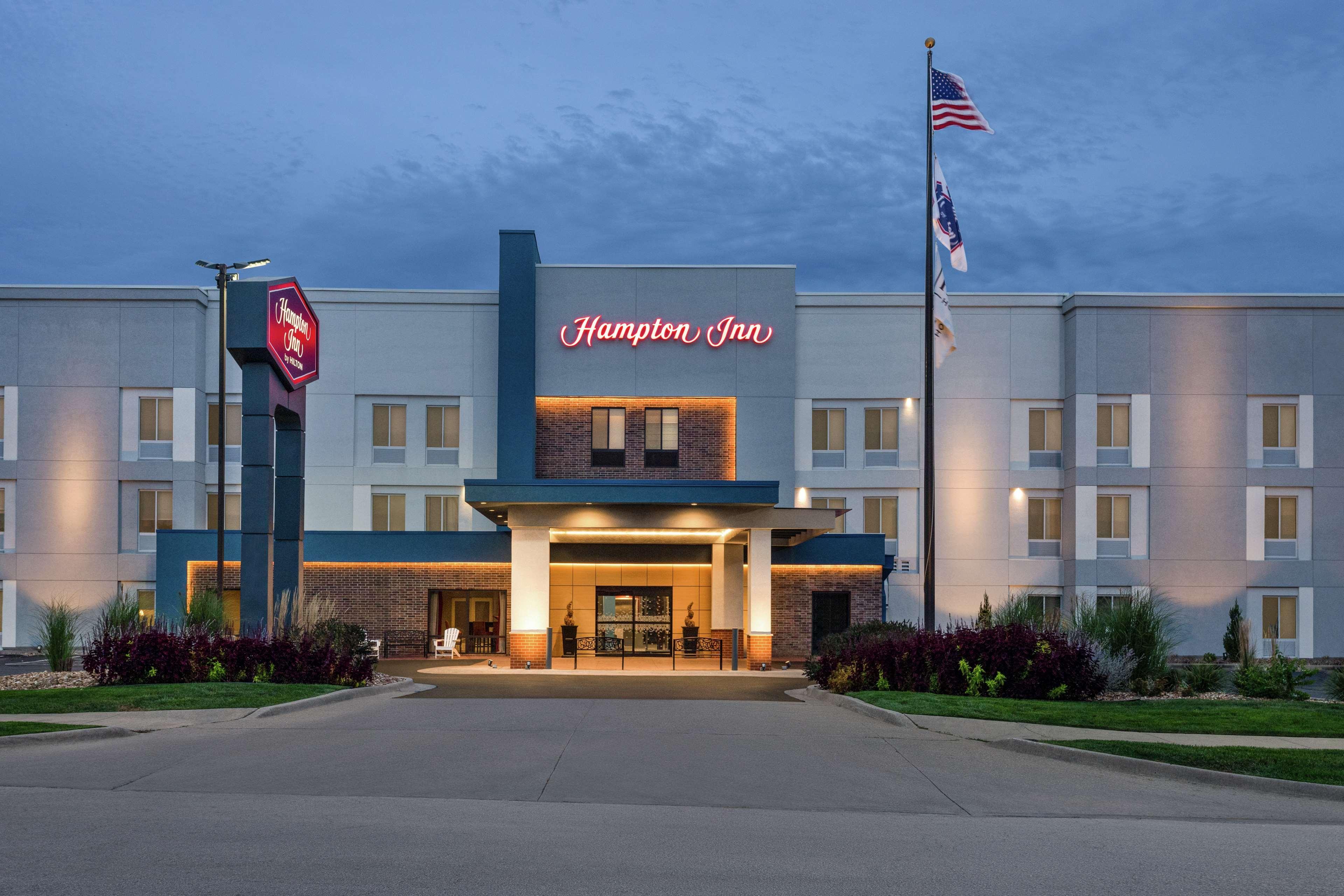 Hampton Inn Kansas City Blue Springs Exterior photo