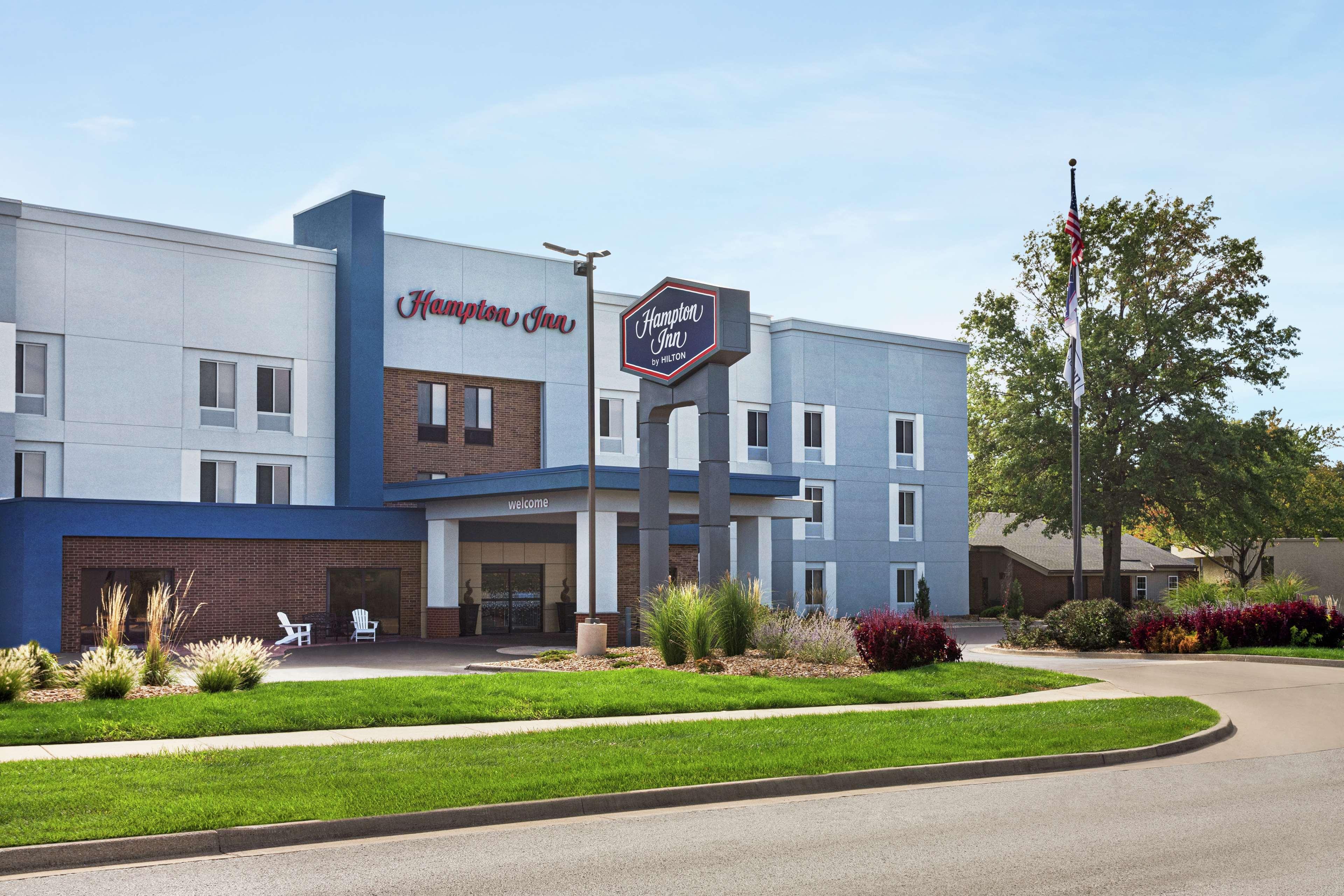 Hampton Inn Kansas City Blue Springs Exterior photo