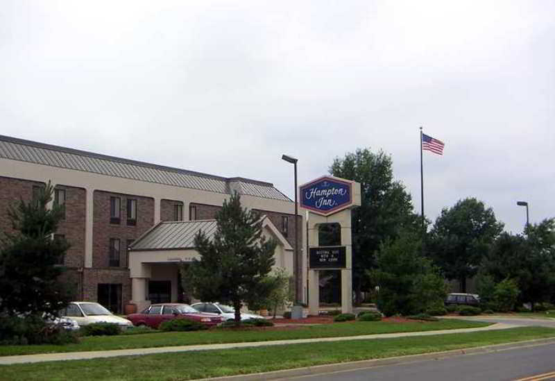 Hampton Inn Kansas City Blue Springs Exterior photo