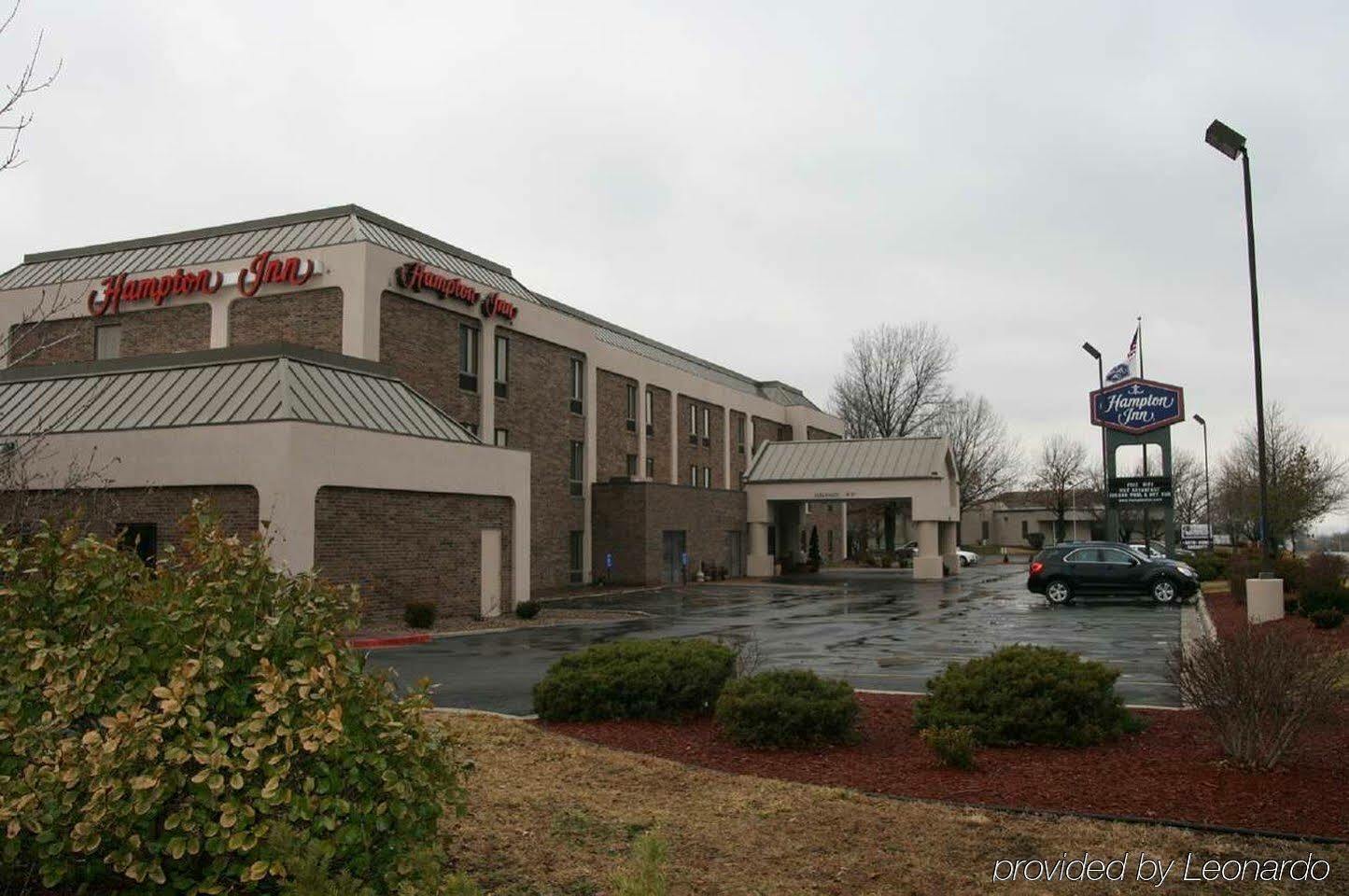 Hampton Inn Kansas City Blue Springs Exterior photo